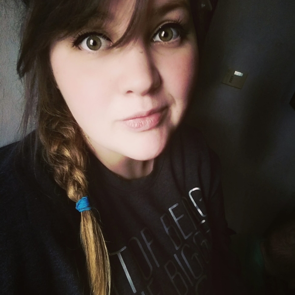 Meet your Posher, Katherine - Picture 1 of 1